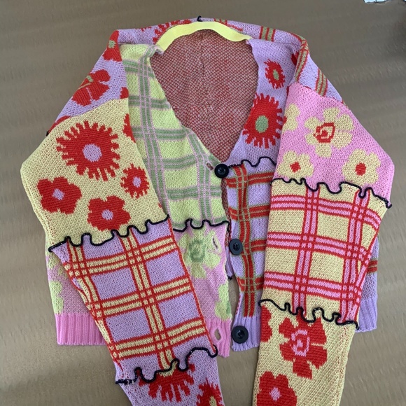 Tops - Cropped Flower Cardigan